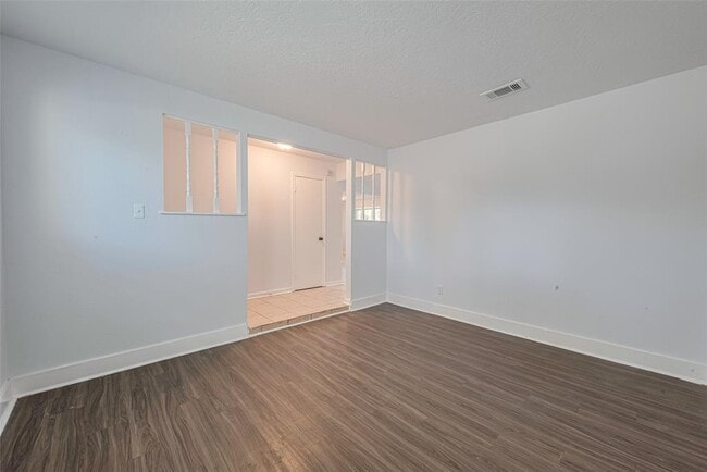 Building Photo - 7926 Jonquil Dr