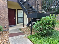 Building Photo - Move-In Special. ½ off the first full month's rent with a 12-month lease.