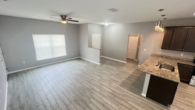 Building Photo - Beautiful 3 Bedroom, 2 Bathroom Home in Palm Bay!!