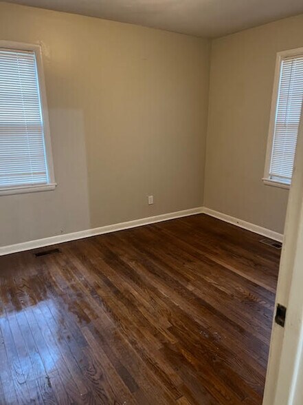 Building Photo - 3325 Beechmont St