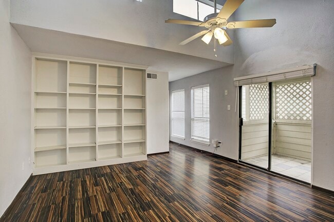 Building Photo - 217 Roy St