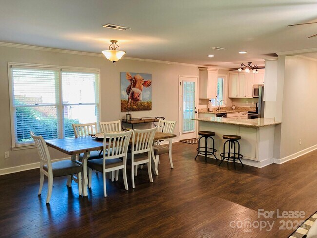Building Photo - 4969 Moonlite Bay Dr