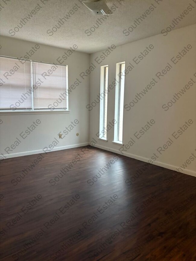 Building Photo - Cozy 2 bedroom 1 bath apartment