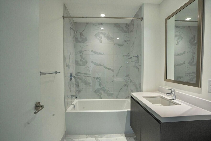 Building Photo - 851 NE 1st Ave