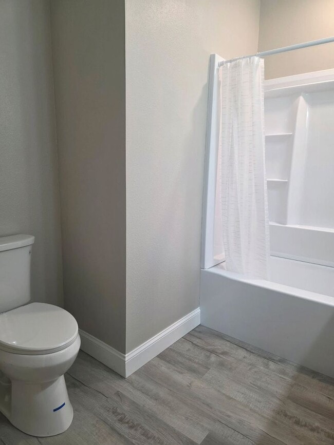 Building Photo - Be the first to lease this Bungalow Beauty!