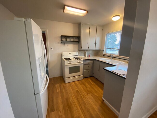 Building Photo - Beautiful 2 bedroom home in Chaffee Park with Huge Studio