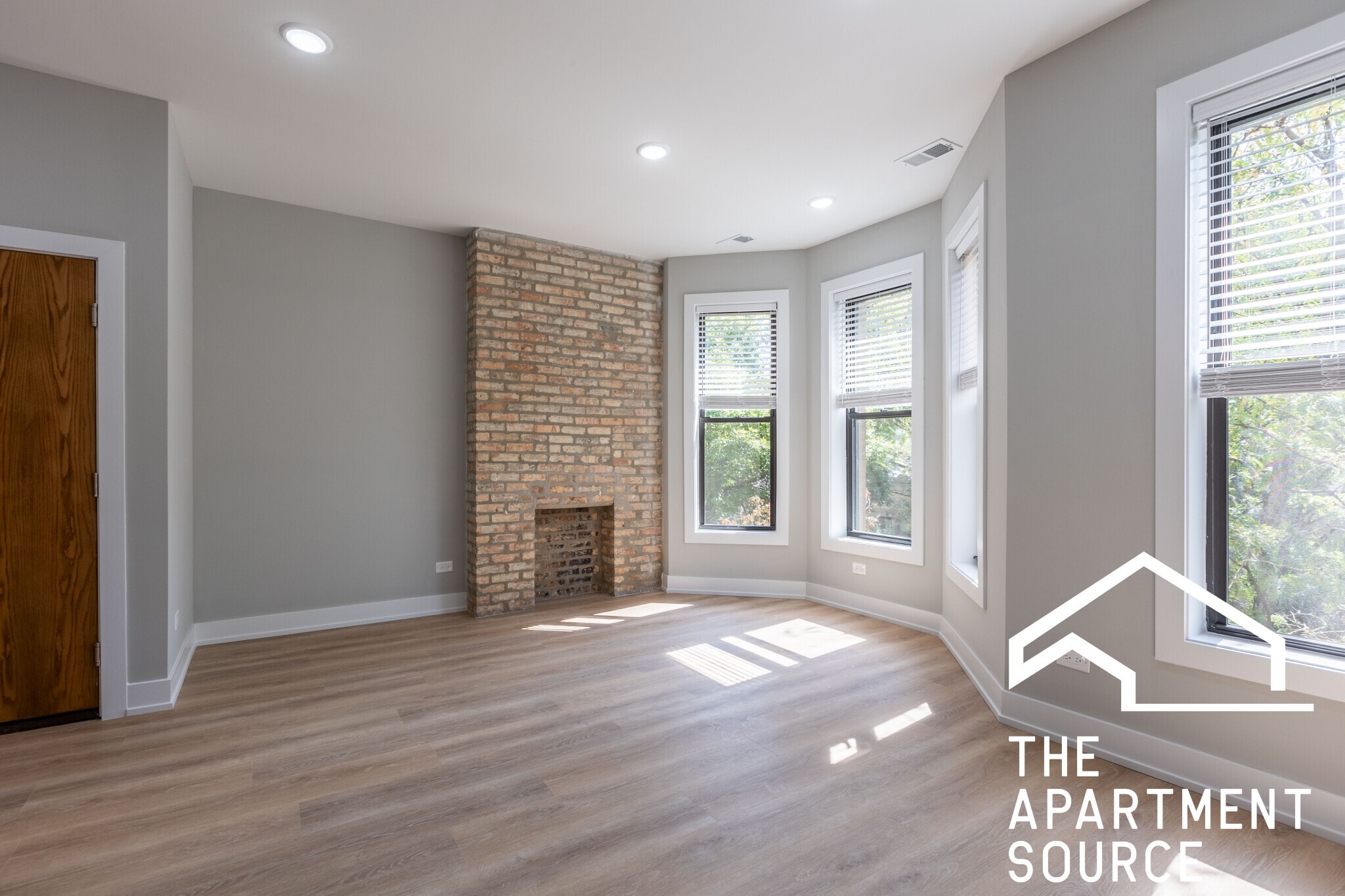 Building Photo - 454 W Belden Ave