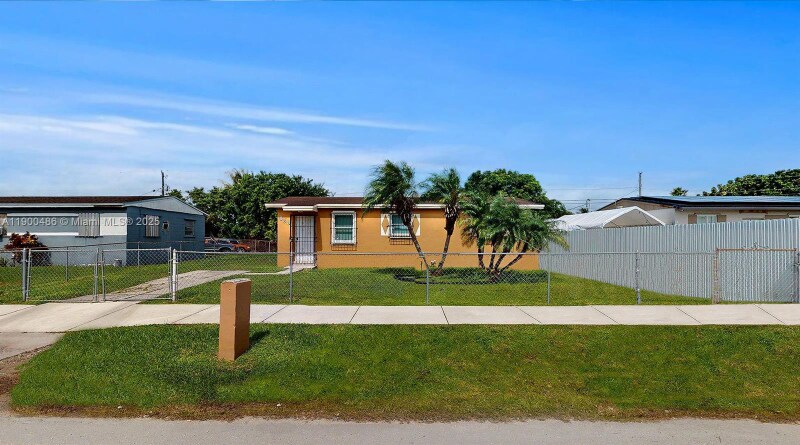 Primary Photo - 830 NW 3rd St