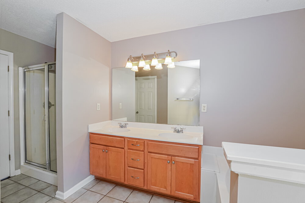 Building Photo - 4064 Sidlehill Dr
