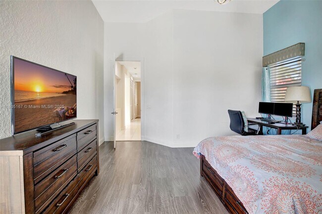 Building Photo - 2651 Oakmont Dr