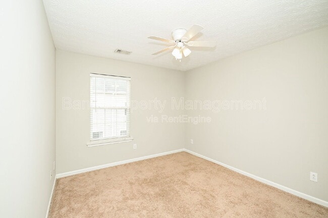 Building Photo - 212 Village Square Dr