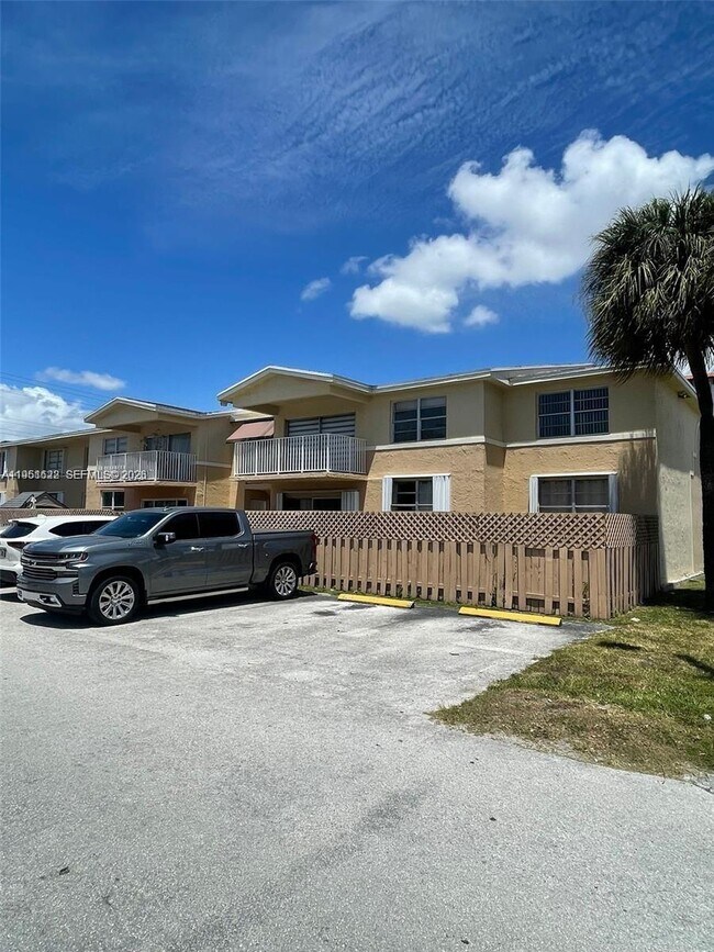 Building Photo - 4350 NW 79th Ave