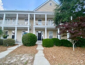 Building Photo - Spacious, Four Bedroom Townhouse With a View!