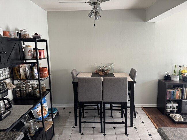 Building Photo - 362 Farmington Ln