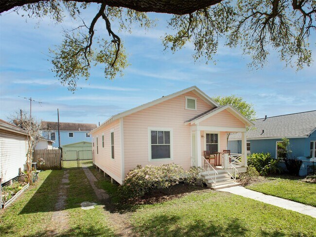 Building Photo - 5111 Ave Q 1/2