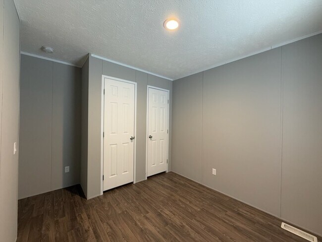 Building Photo - 38064 Leverette Ave