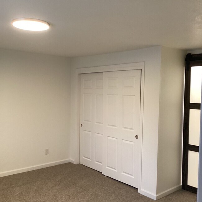 Building Photo - 1444 NW Canyon Dr