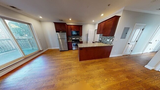 Building Photo - 27 Chestnut Ave