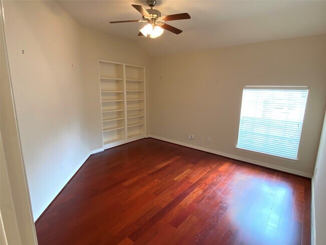 Building Photo - 4518 N Pine Brook Way