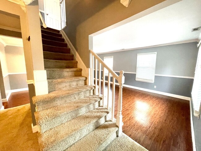 Building Photo - Beautiful 3-bedroom, 2.5-bathroom home