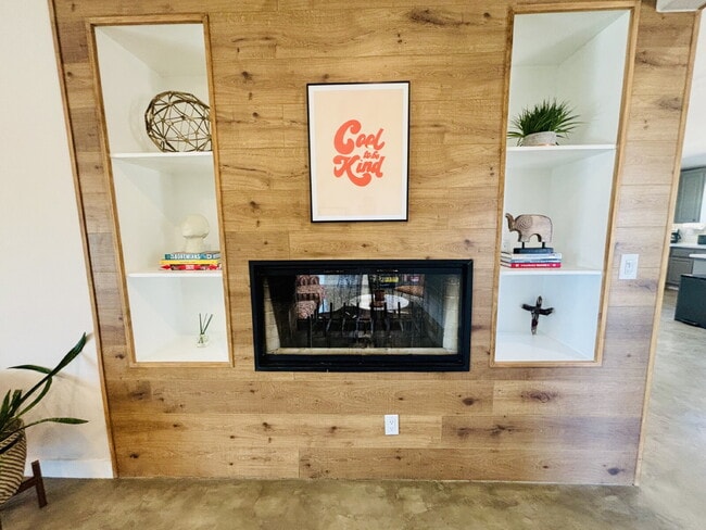 Building Photo - Rare Opportunity for Spacious, Modern Sout...