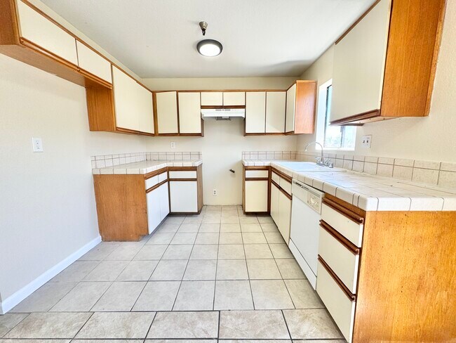 Building Photo - 13214 Cordray Ave