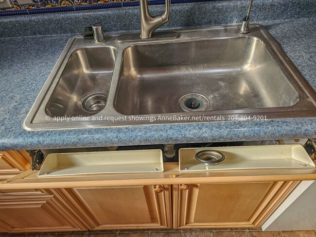 Building Photo - Exquisite Home among the Oak Trees