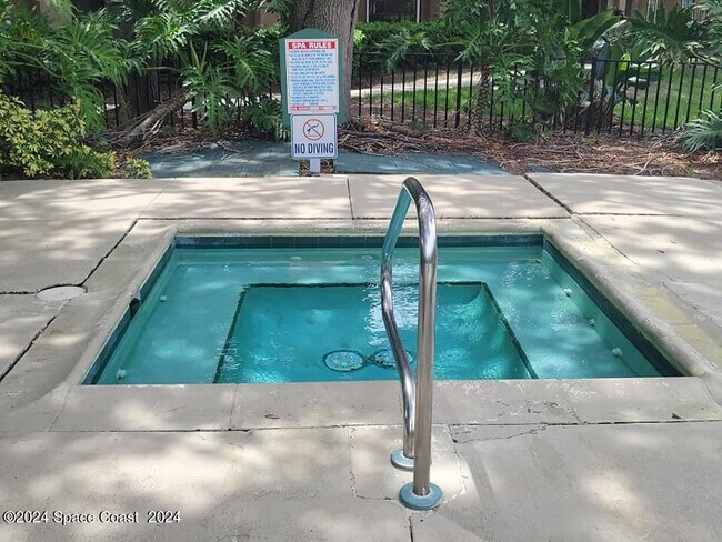 Building Photo - 7667 N Wickham Rd