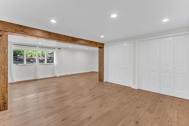 Building Photo - Holiday Ranchettes in Park Meadows