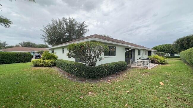 Building Photo - 9900 Chestnut Tree Terrace