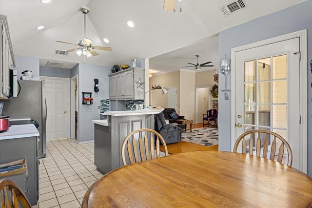 Building Photo - 8901 Magnolia Vale Dr