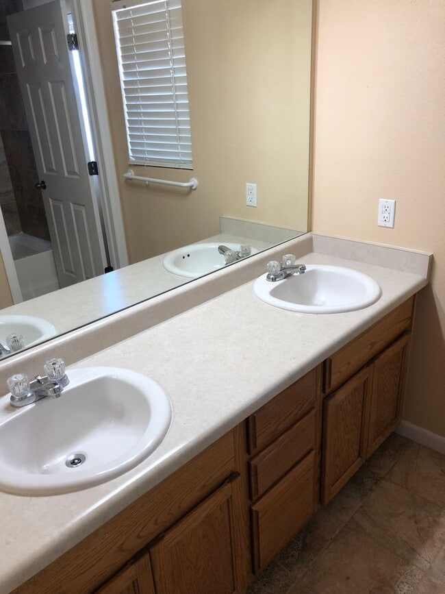 Building Photo - Pretty and roomy newer 3/4 bedroom Home
