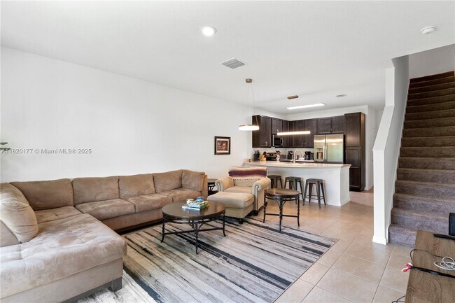 Building Photo - 6285 SW 47th Manor