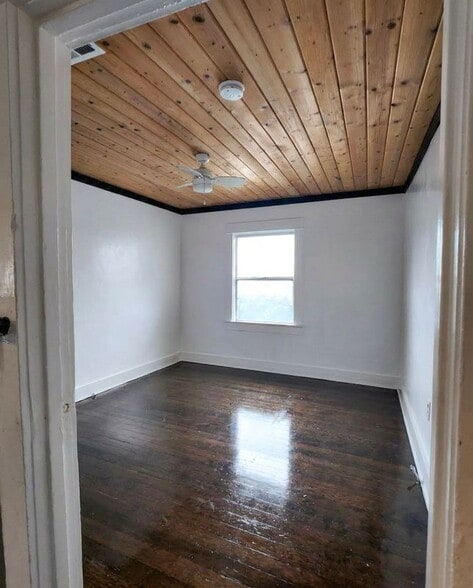 Building Photo - 1661 W 36th Pl