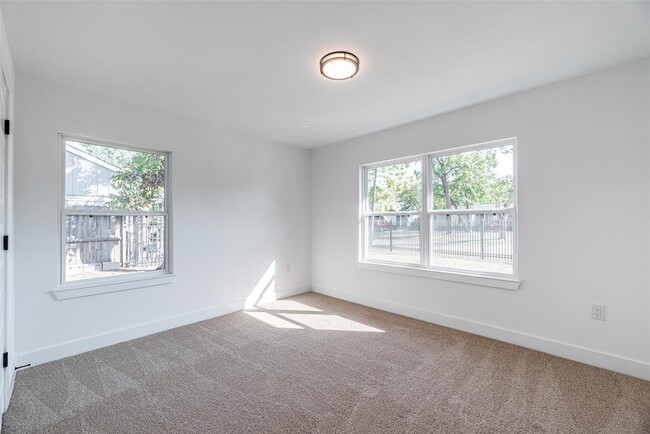 Building Photo - 8658 Sonneville Dr