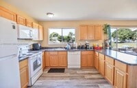 Building Photo - 250 SW Homeland Rd