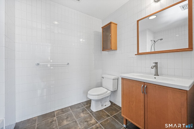 Building Photo - 10 Ann St