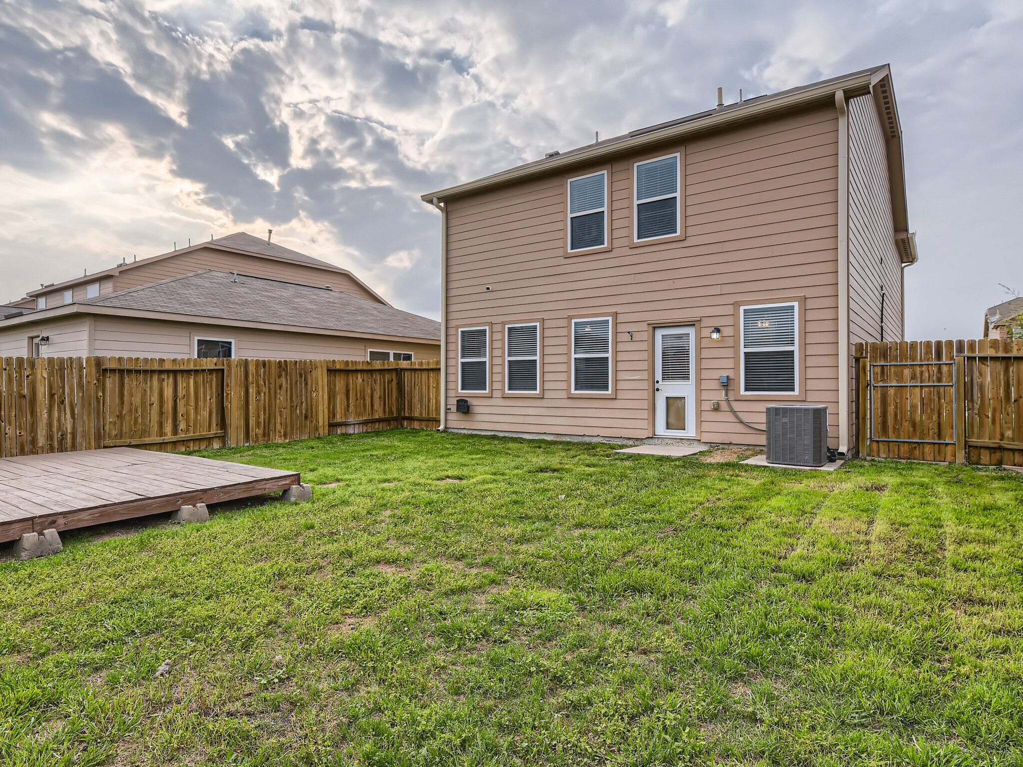 Building Photo - 1533 Treeta Trl