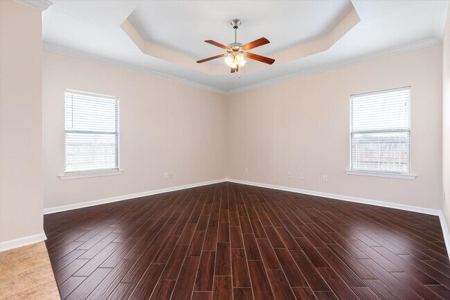 Building Photo - Upcoming Listing!