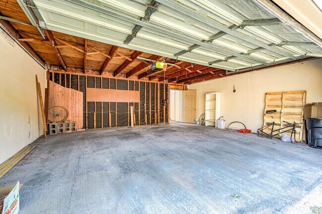 Building Photo - 11609 Village Pl Dr