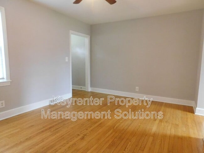 Building Photo - 325 James Ave