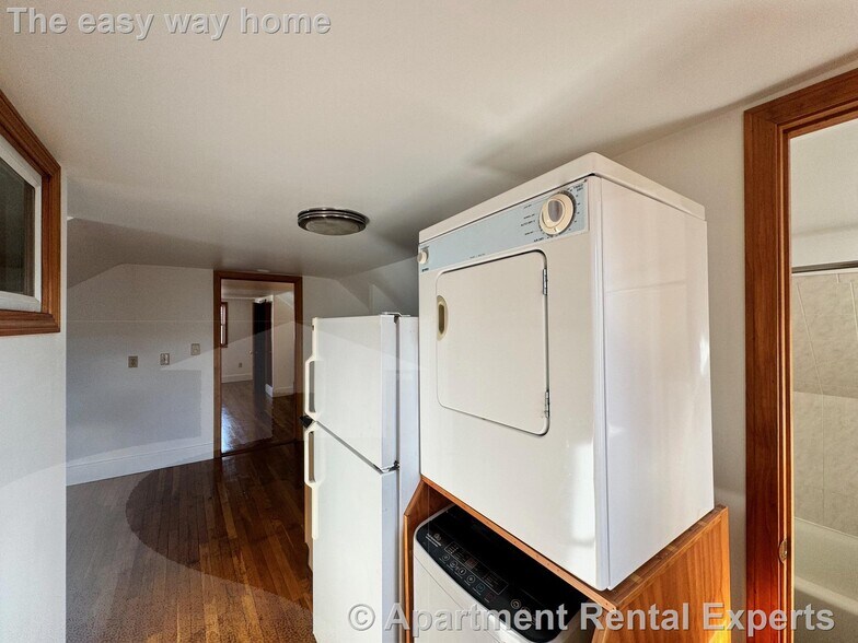 Building Photo - 8 Allen St