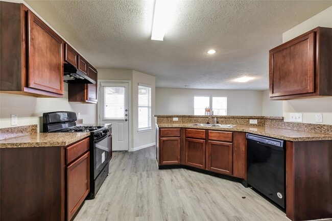 Building Photo - 3038 Junction Dr