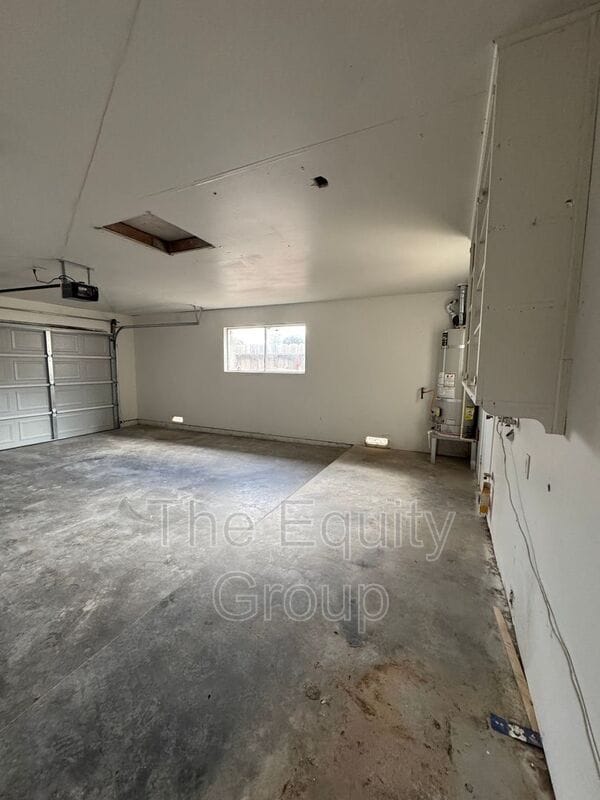 Building Photo - 1009 W Laura Ave