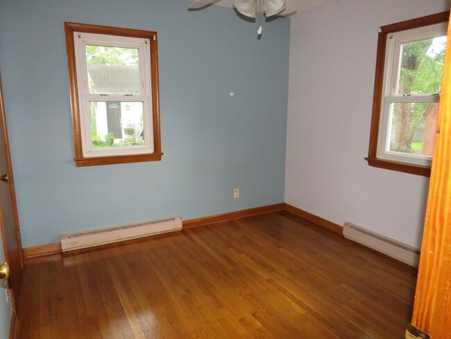 Building Photo - 2 Bedroom 1 Bath in Tappahannock