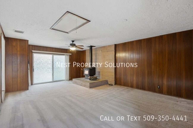 Building Photo - 603 N Crestview Dr