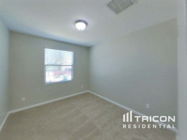 Building Photo - 12337 W Glenn Dr