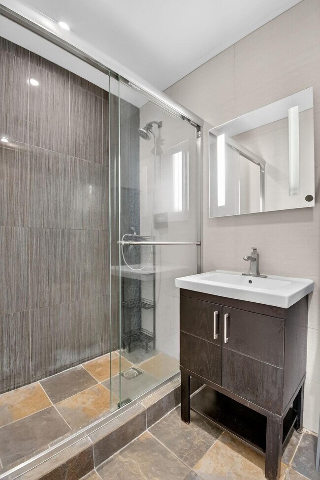 Building Photo - 1606 NE 15th Ave