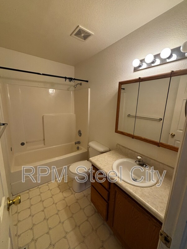 Building Photo - 351-353 W Song Sparrow Dr