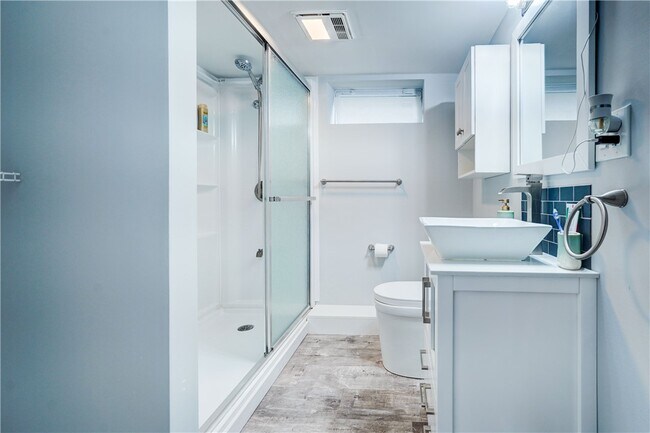 Building Photo - 889 Long Pond Rd